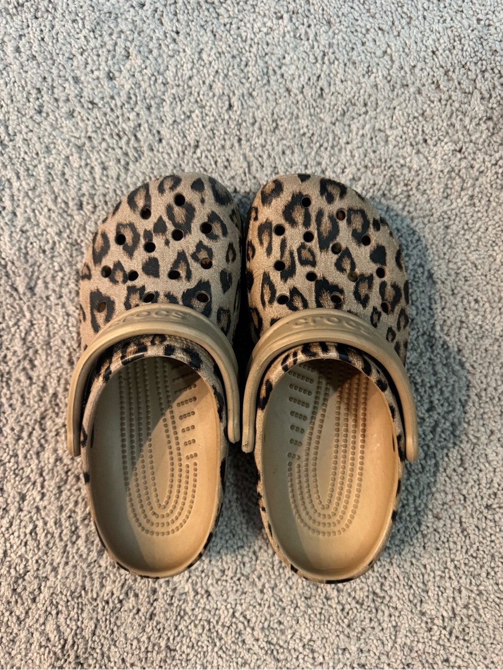 CROCS woman Leopard Print Clogs in Beige and Black - Picture 3 of 3